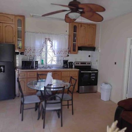 Club Caribbean Apartments Runaway Bay Esterno foto