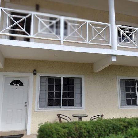 Club Caribbean Apartments Runaway Bay Esterno foto