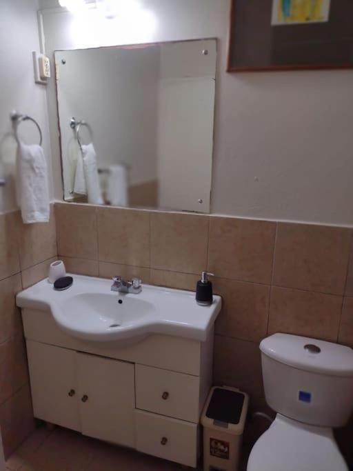 Club Caribbean Apartments Runaway Bay Esterno foto