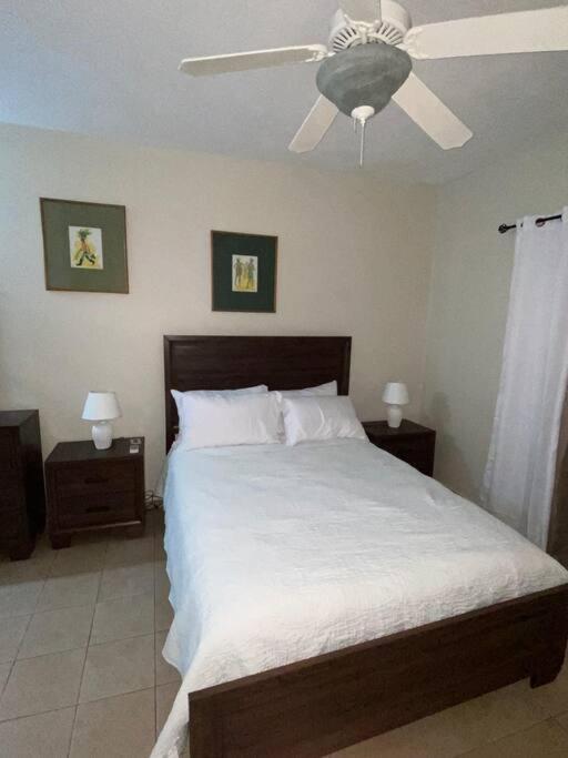 Club Caribbean Apartments Runaway Bay Esterno foto