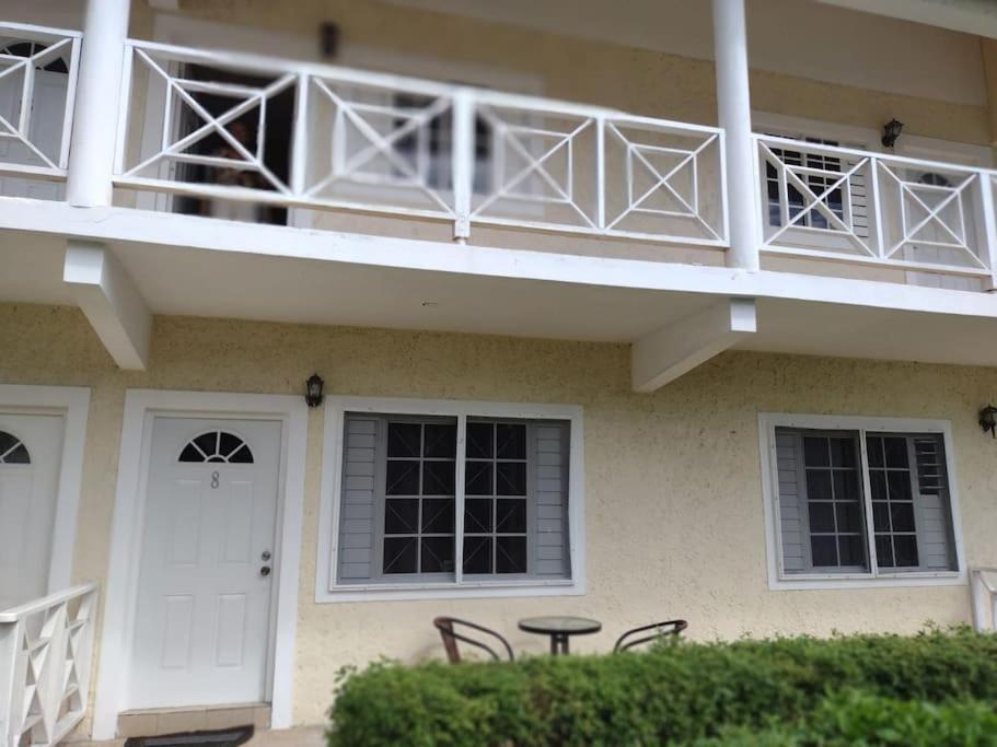 Club Caribbean Apartments Runaway Bay Esterno foto