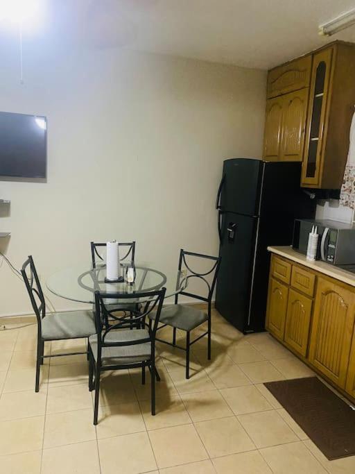 Club Caribbean Apartments Runaway Bay Esterno foto